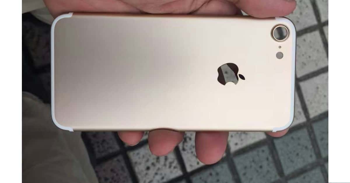 Photo Shows iPhone 7 with Bigger Camera Lens