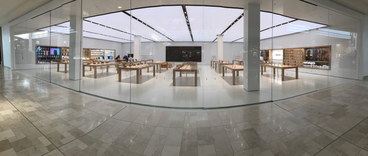 Panorama of Park Meadows Mall Apple Store