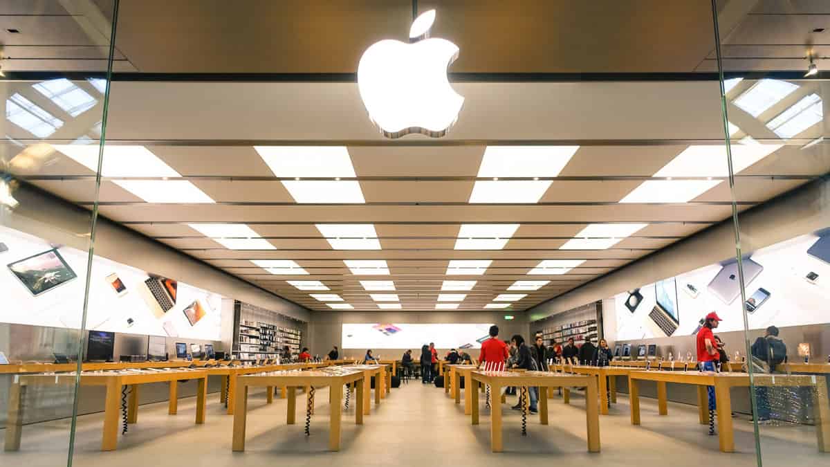 Thieves With Sledgehammers Attack 2 Apple Stores