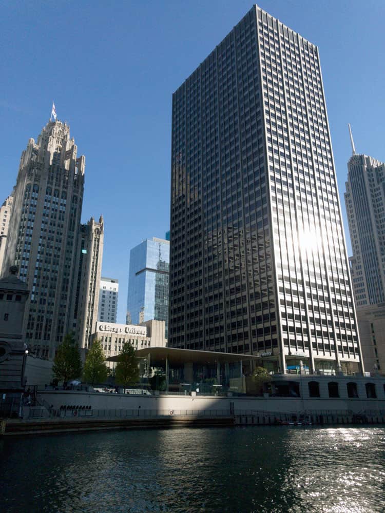 Apple Michigan Ave is nestled between skyscrapers