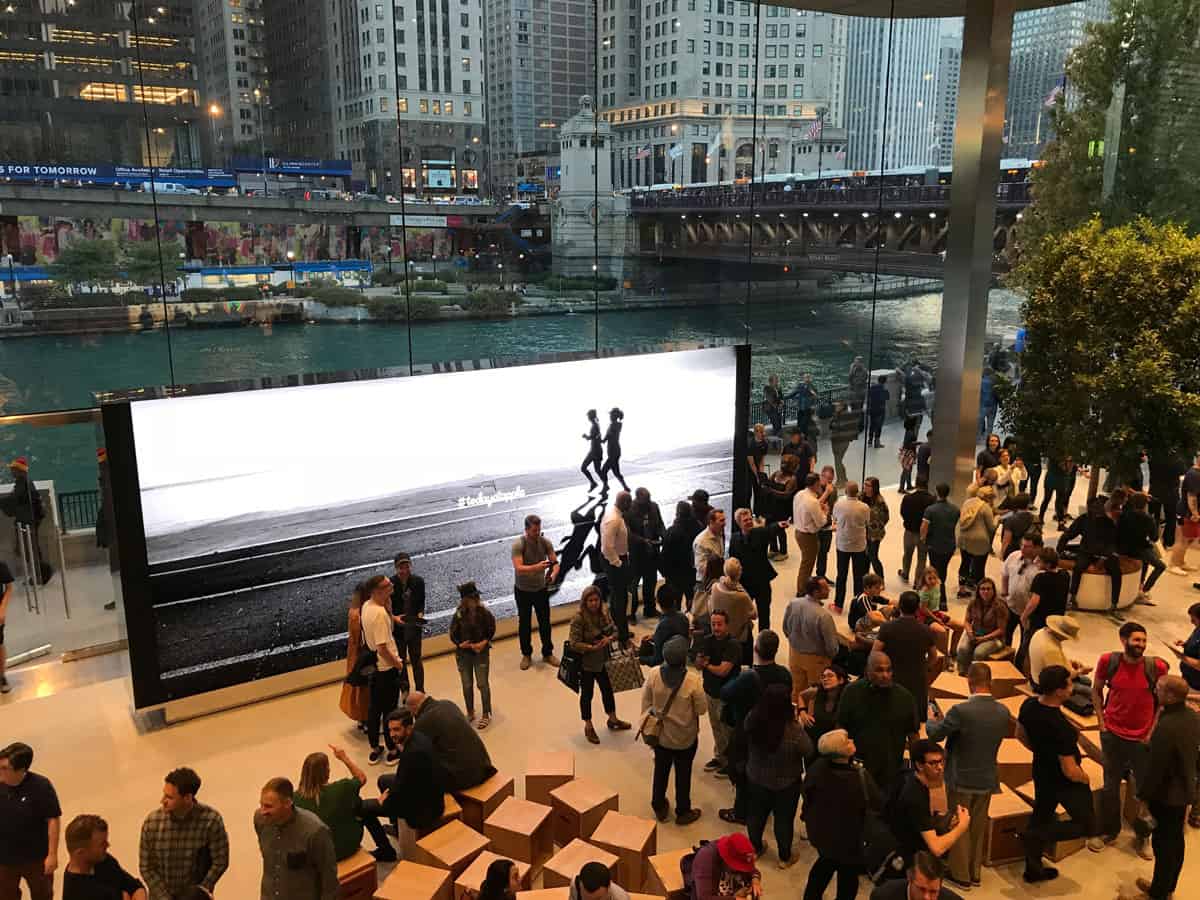 Inside Apple Michigan Ave overlooking the Chicago River in Pioneer Court (Photo: David Chartier)
