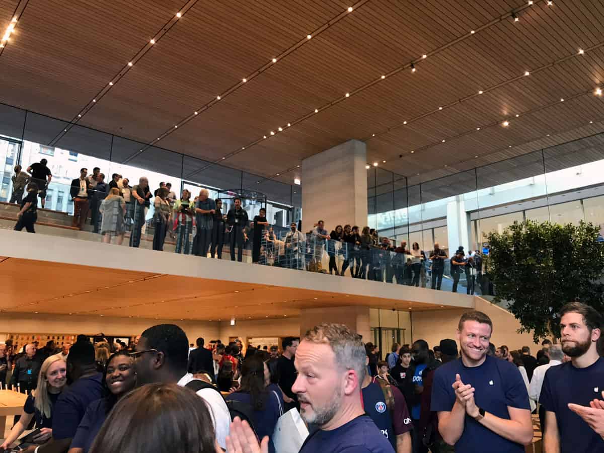 New Apple Store made our of glass on Michigan Avenue - Chicago, IL Stock Photo - Alamy