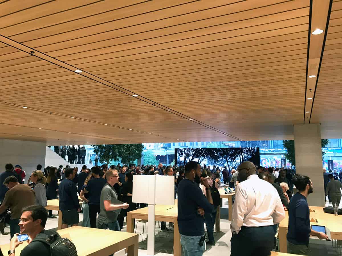 New Apple Store made our of glass on Michigan Avenue - Chicago, IL Stock  Photo - Alamy