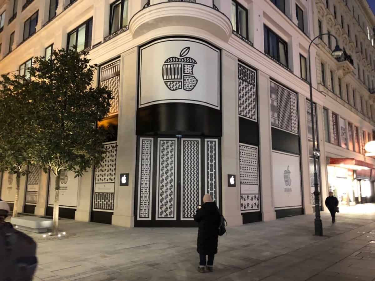 Image of Austrian Apple store. 