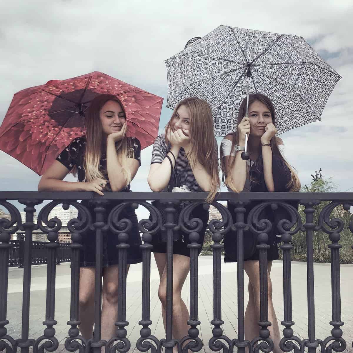 Girls in the summertime in Krasnodar by Dmitry Markov.