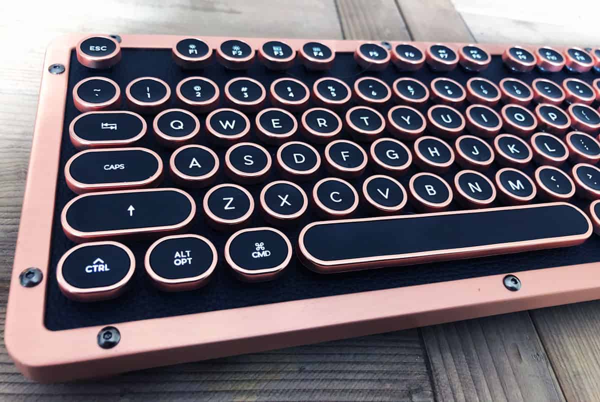 Azio Retro Classic BT Keyboard Closeup