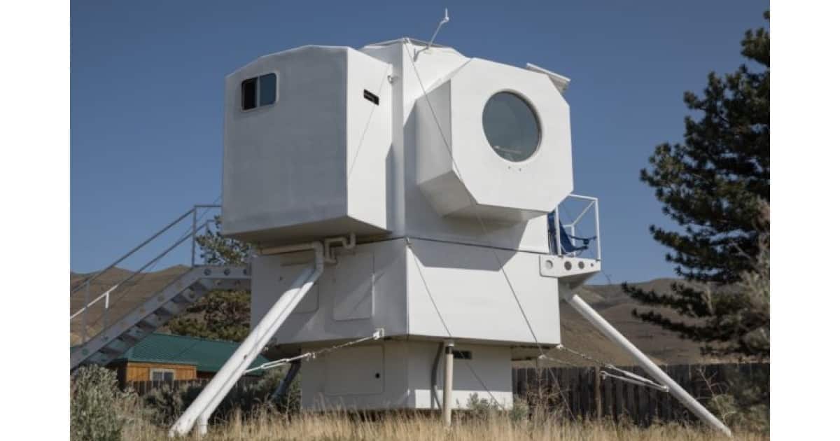 Awesome Tiny House Built in Style of Lunar Lander