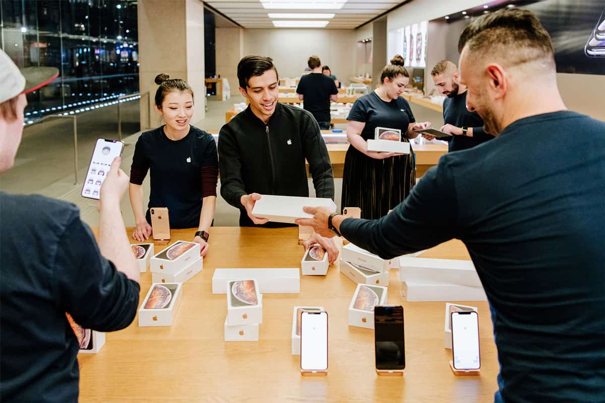 Apple Store employees in Sydney prepping for iPhone XS release day (courtesy of Apple)