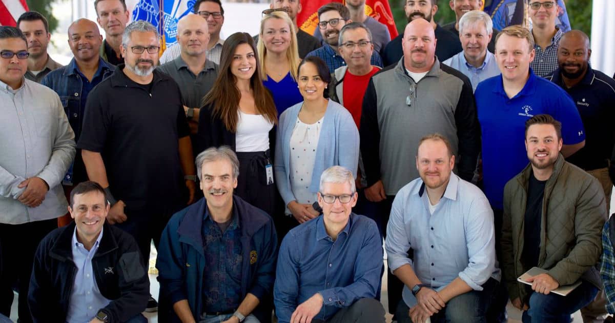 Tim Cook Meets with Apple Military Veterans