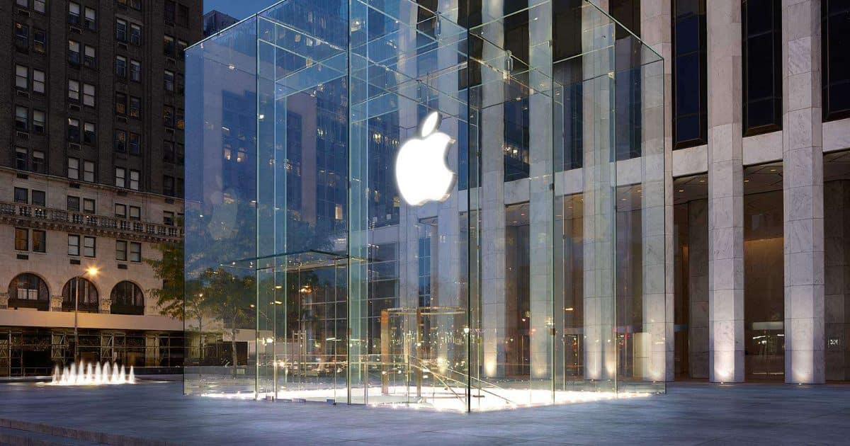 Student Sues Apple for $1 Billion over Apple Store Theft Accusations