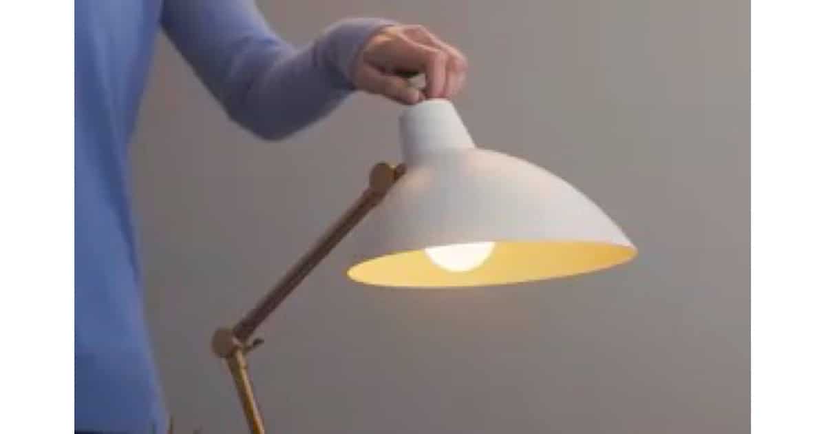 A ‘Smart’ Light Bulb Turns Out to be Ridiculous