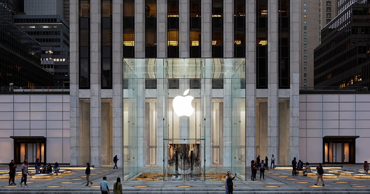 The iconic cube at Apple Store Fifth Avenue