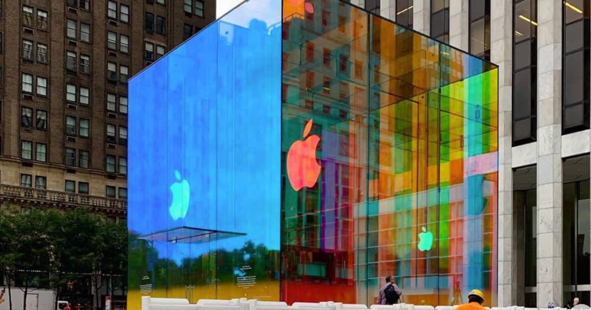 24/7 Apple Fifth Avenue Store Approaching Re-Opening