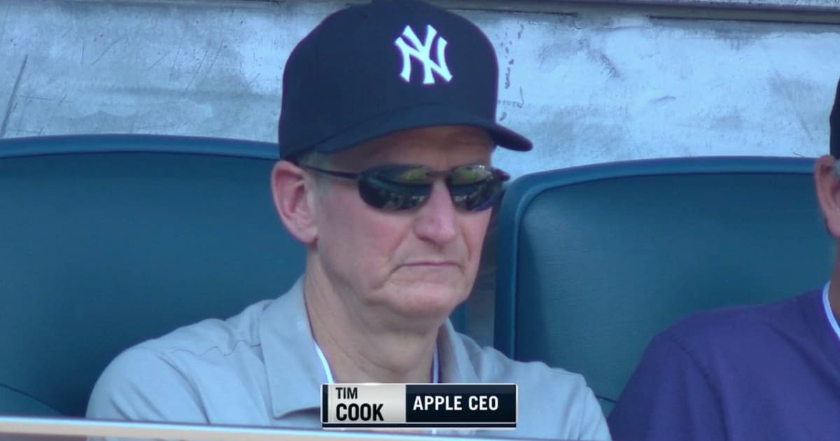 Phil Schiller Teases Tim Cook in New York Yankees Cap Then Deletes Tweet