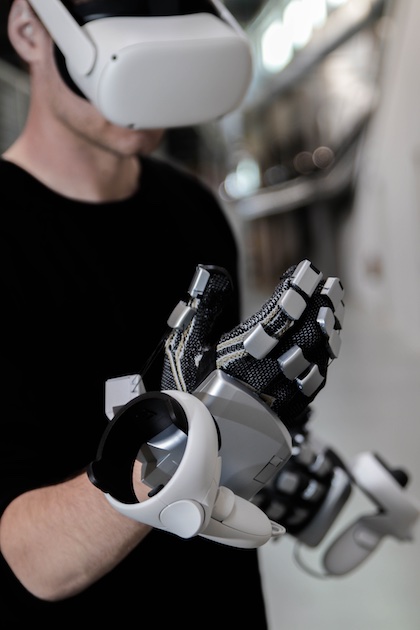 SenseGlove Nova VR gloves with Oculus