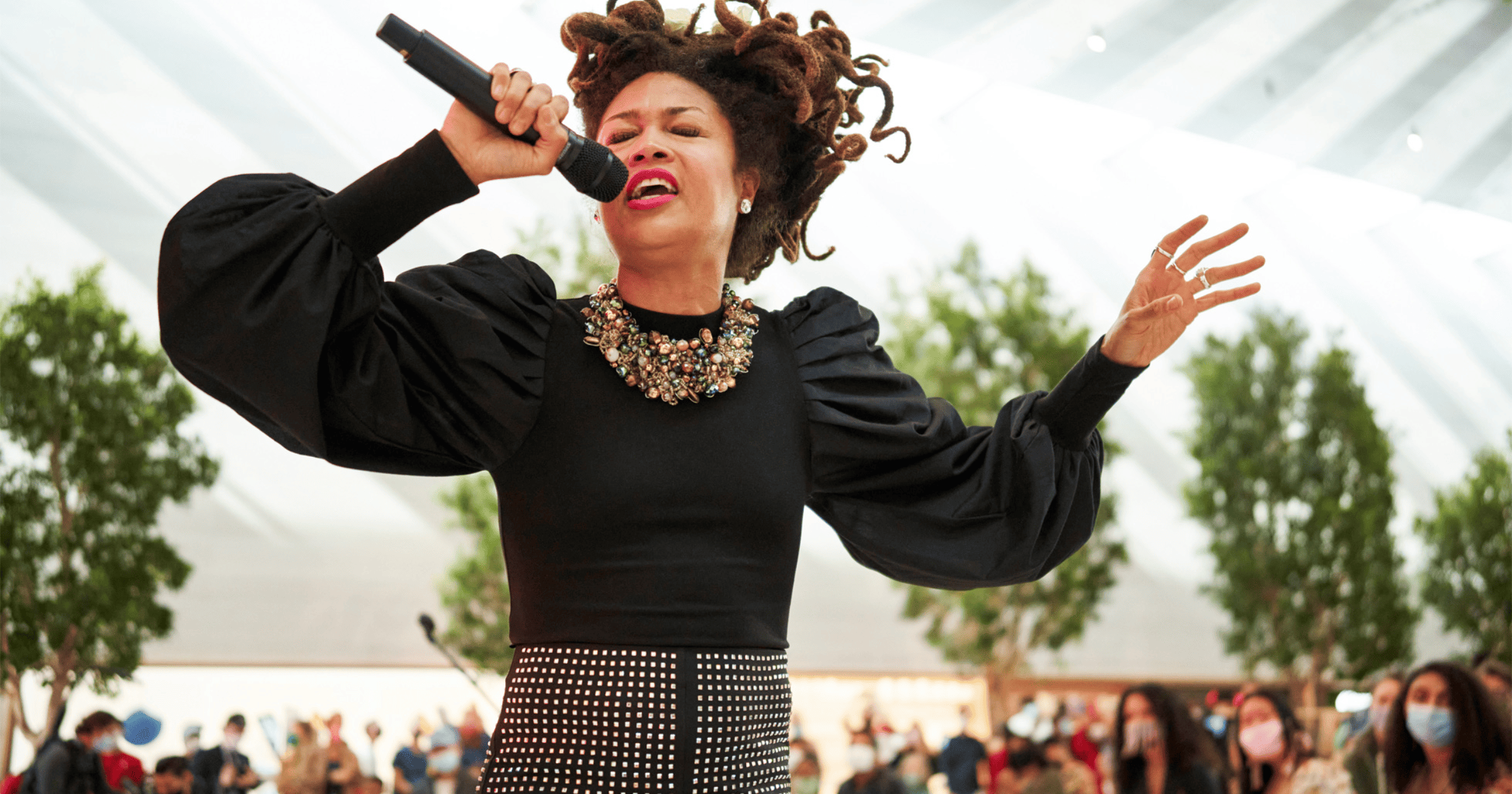 Valerie June performing at Apple The Grove