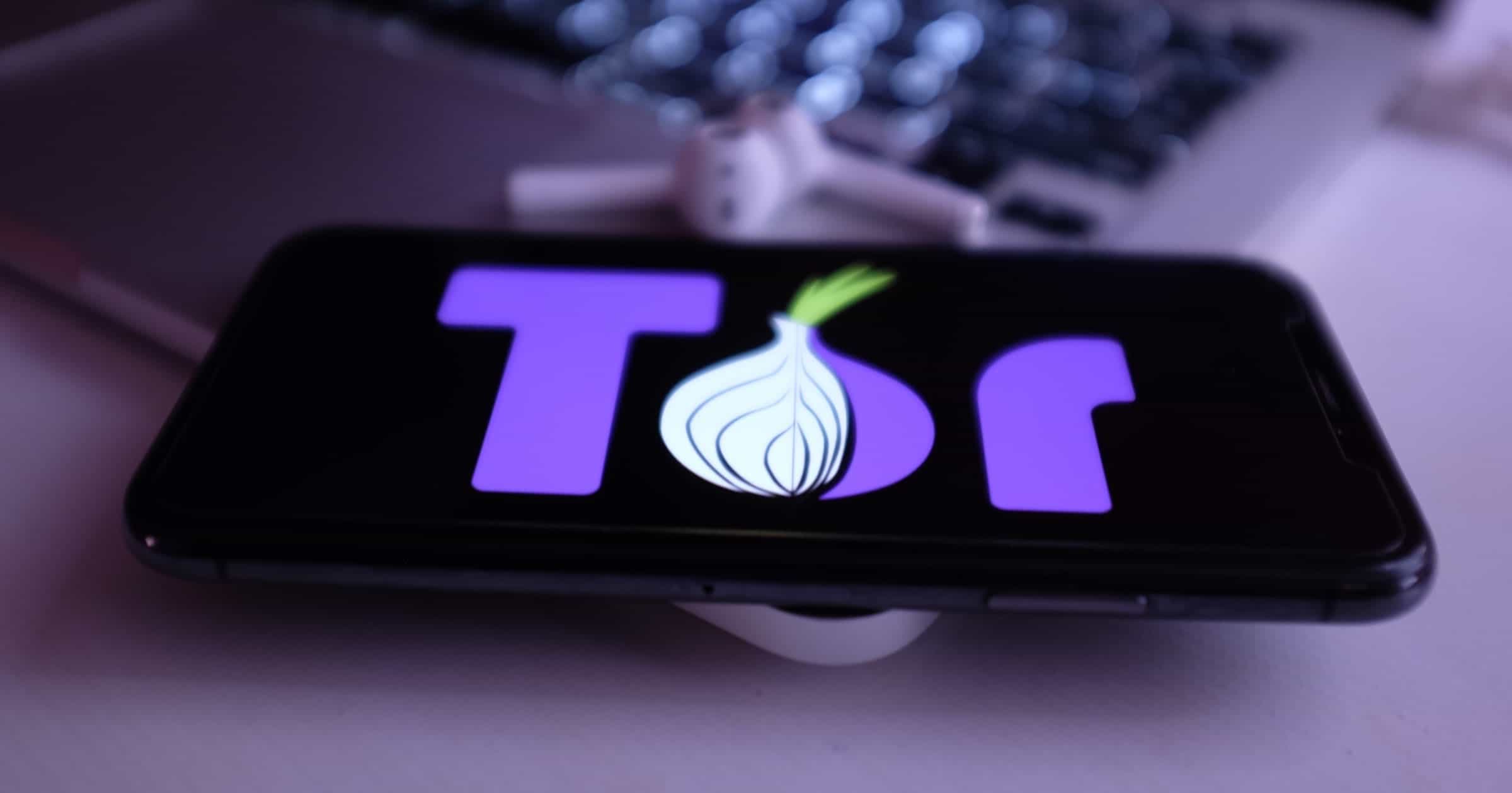 Tor logo on smartphone