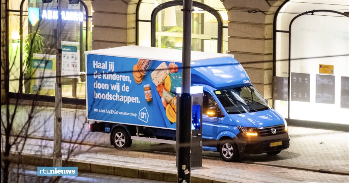 amsterdam apple store hostage takers delivery van