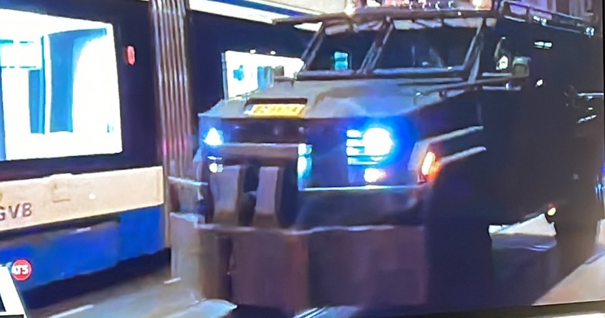 special forces vehicle responds to armed robbery hostage apple store
