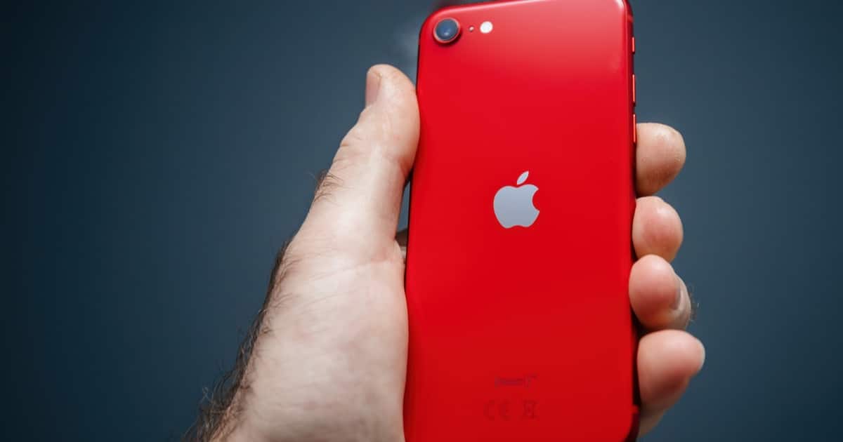 Apple cuts iPhone SE