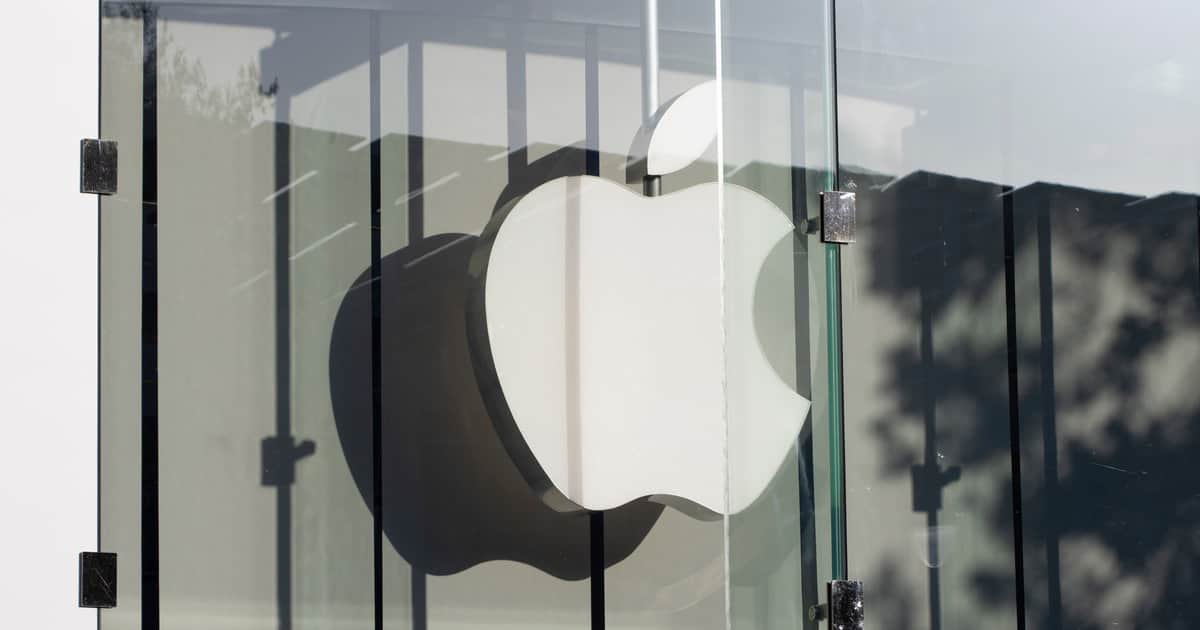 Apple Researching Self-Cleaning for ‘Apple Glass,’ Files Patents