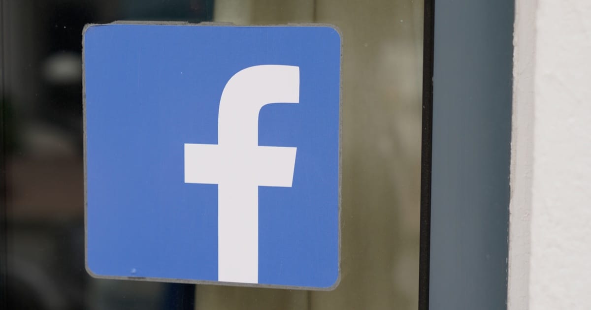 Facebook Places Freeze on New Hires, Blames Apple’s App Tracking Transparency