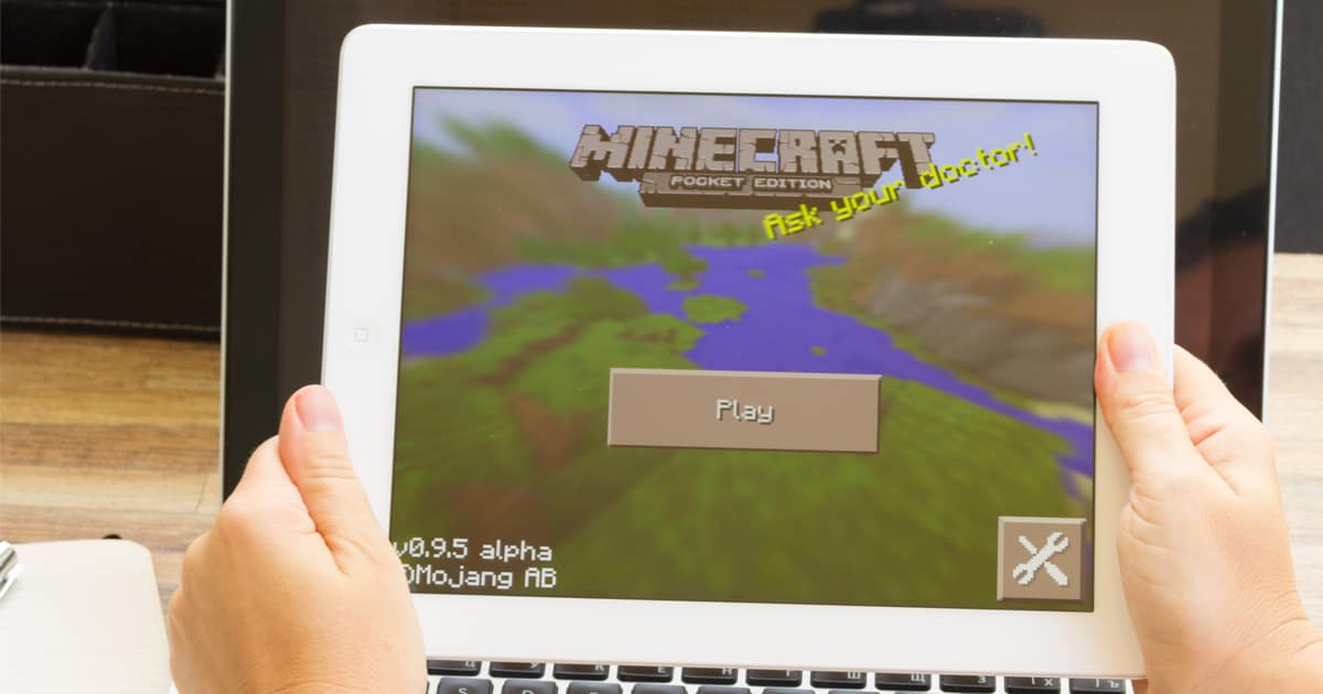 Minecraft Adds Bluetooth Mouse and Keyboard Support for iPhone and iPad Players