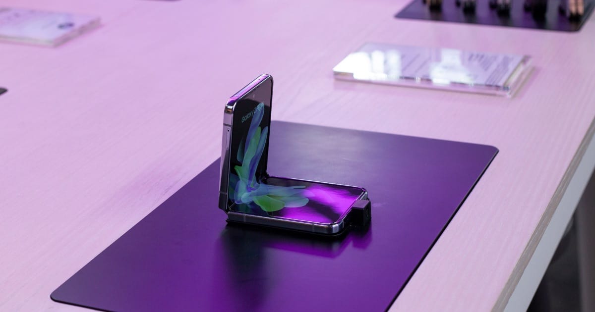Samsung Believes Apple Will Enter Foldable Device Market by 2024, Starting with Tablets, Notebooks