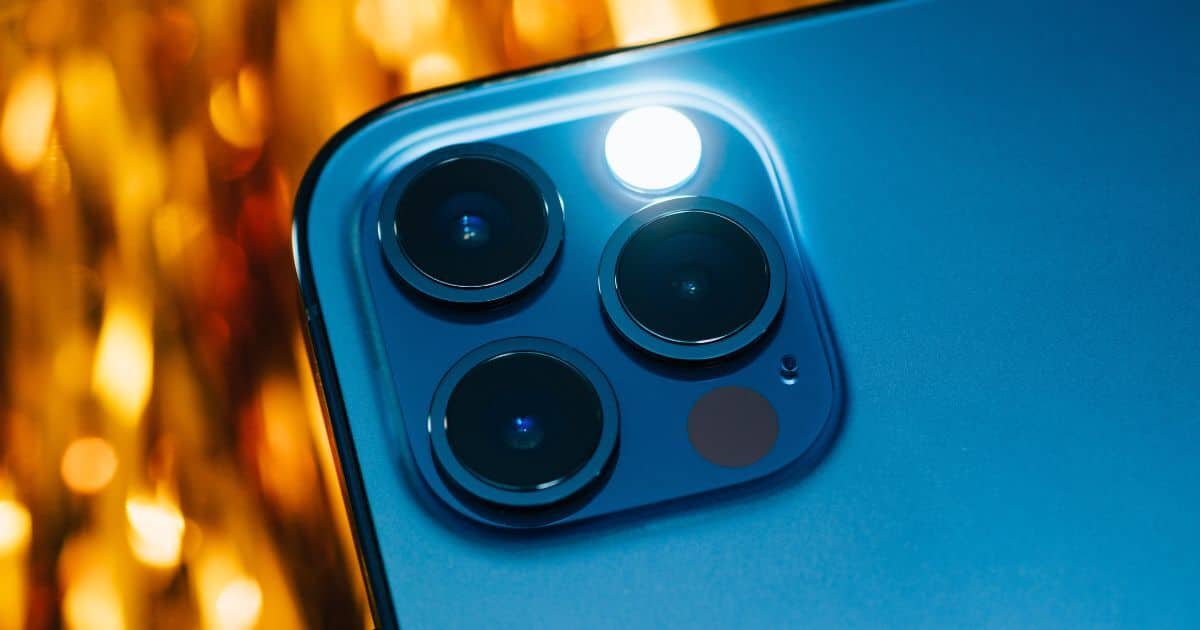 7 Easy Ways to Turn the Flashlight On or Off on iPhone 