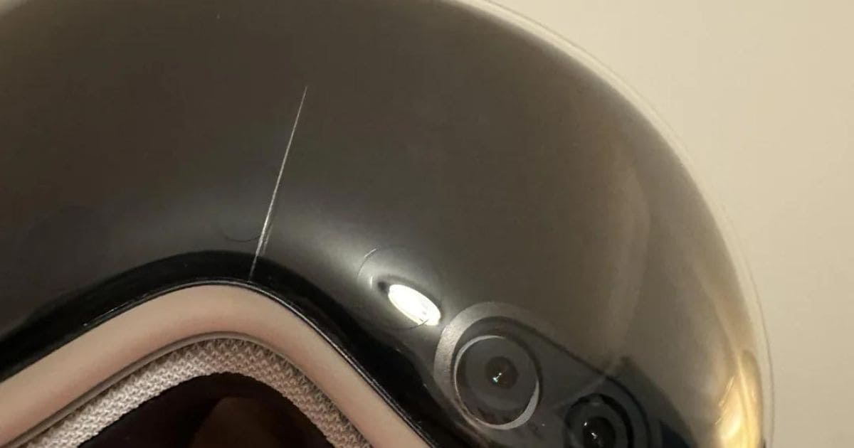 Users Complain the $3499 Apple Vision Pro Front Glass is Already Cracking in a Specific Spot