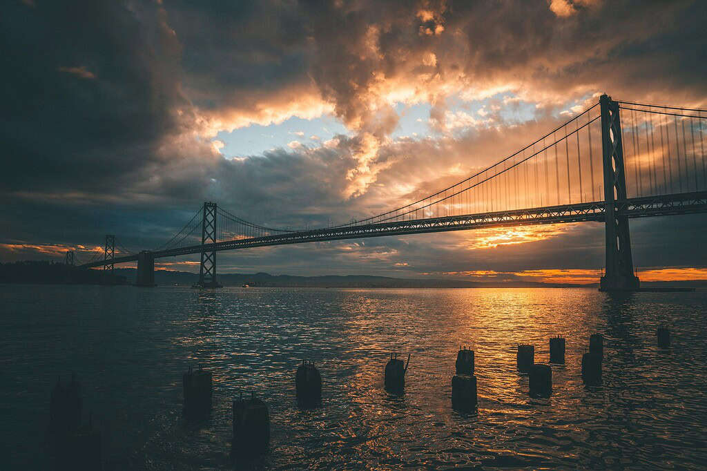 Silhouette of Golden Gate Bridge Wallpaper