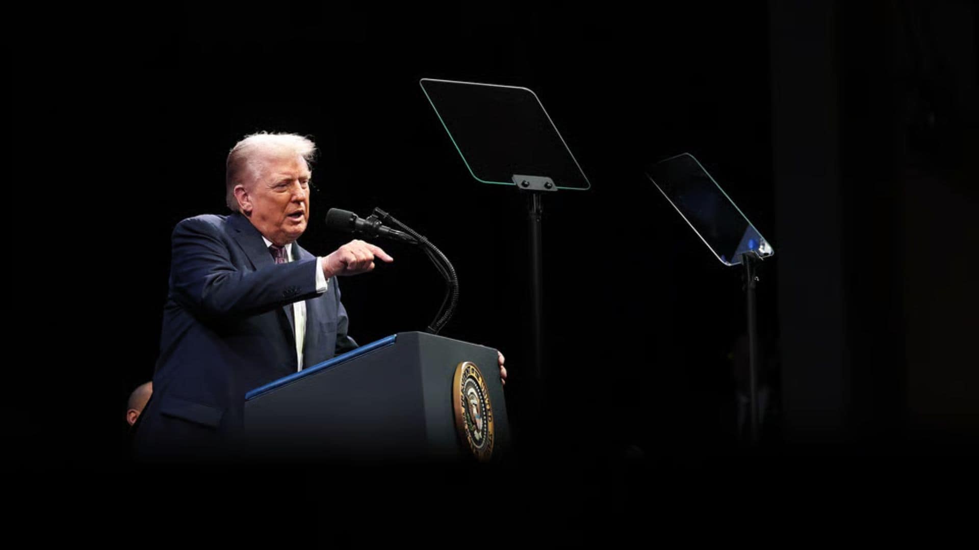 Apple Accused of Changing AI Guidelines After Trump’s Election