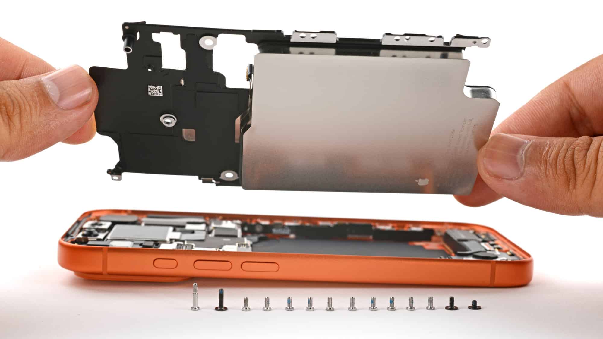iPhone 17 Pro Teardown Reveals Vapor Chamber Cooling and Scratchgate Issues