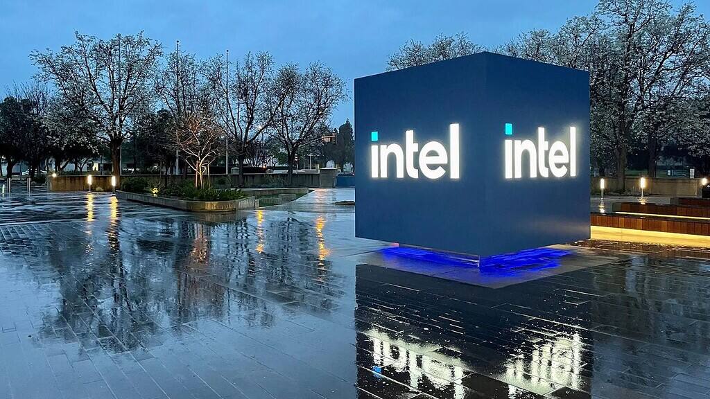intel seeking investment from apple