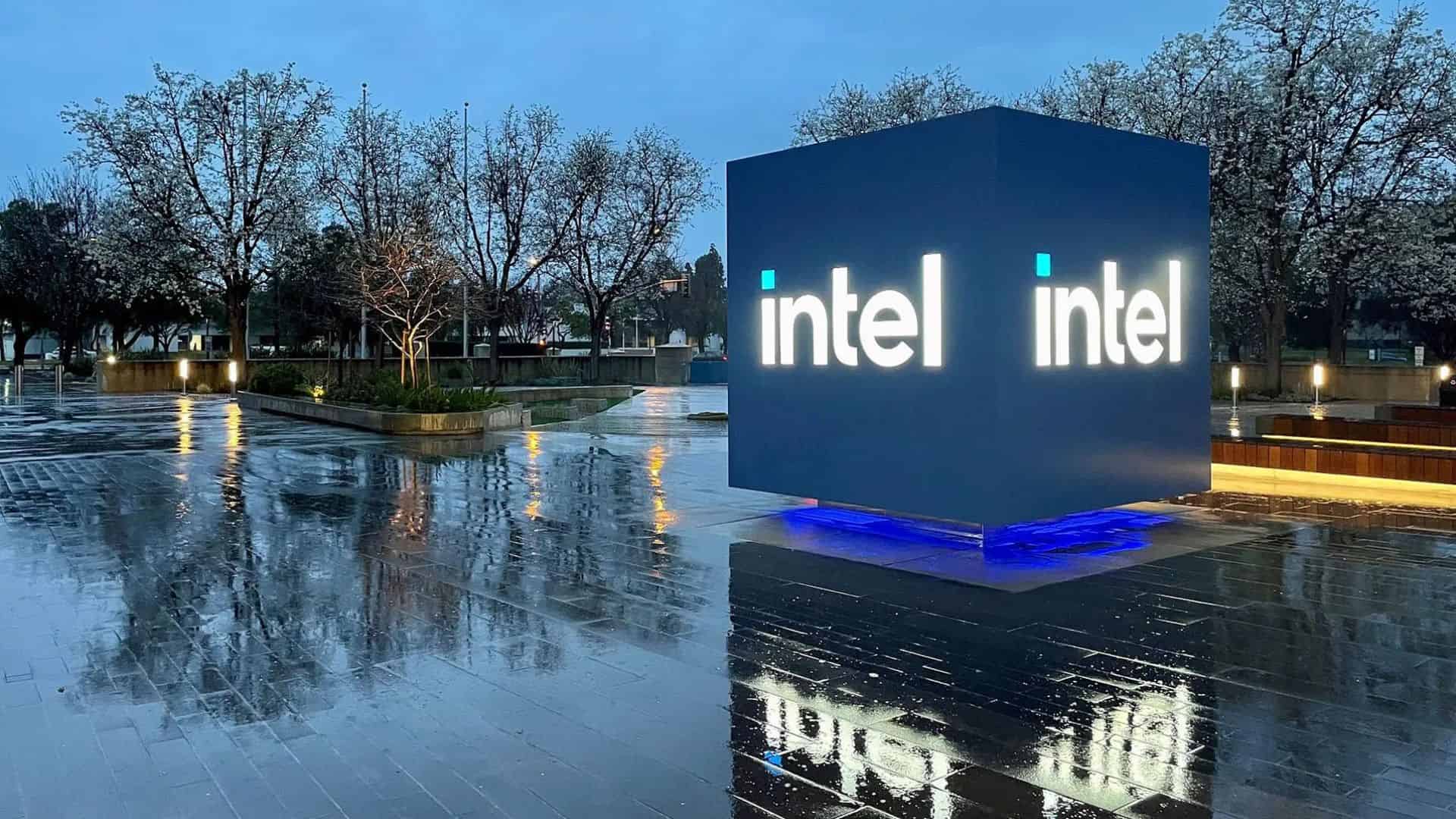 Intel Approaches Apple for Investment Talks