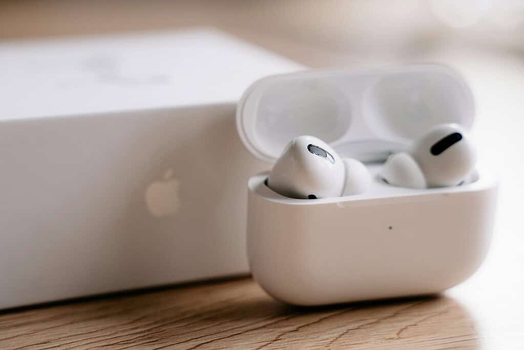 Apple AirPods Pro displayed with a review highlighting features and performance.