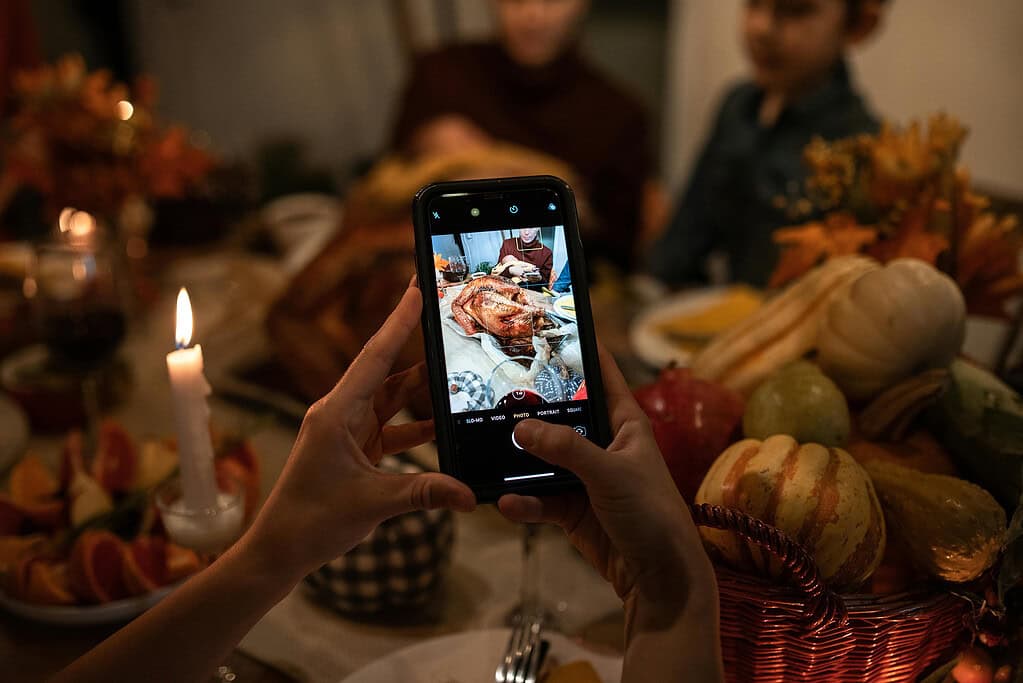Capturing the Feast Thanksgiving Wallpaper