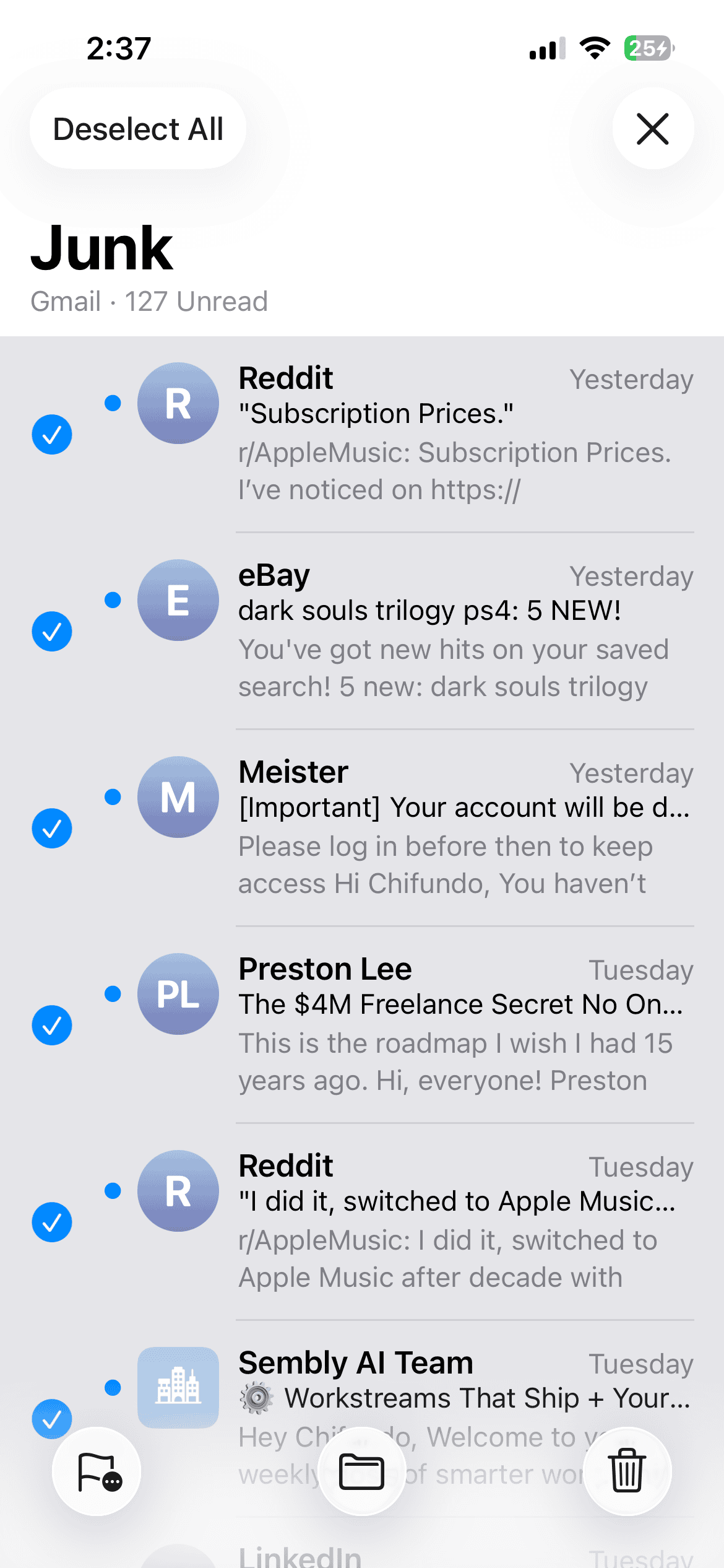 Selecting all emails in the Junk folder in Apple Mail for iPhone