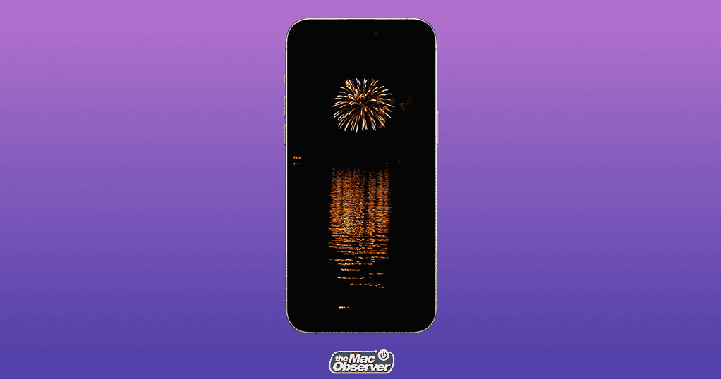 Firework reflecting in water wallpaper