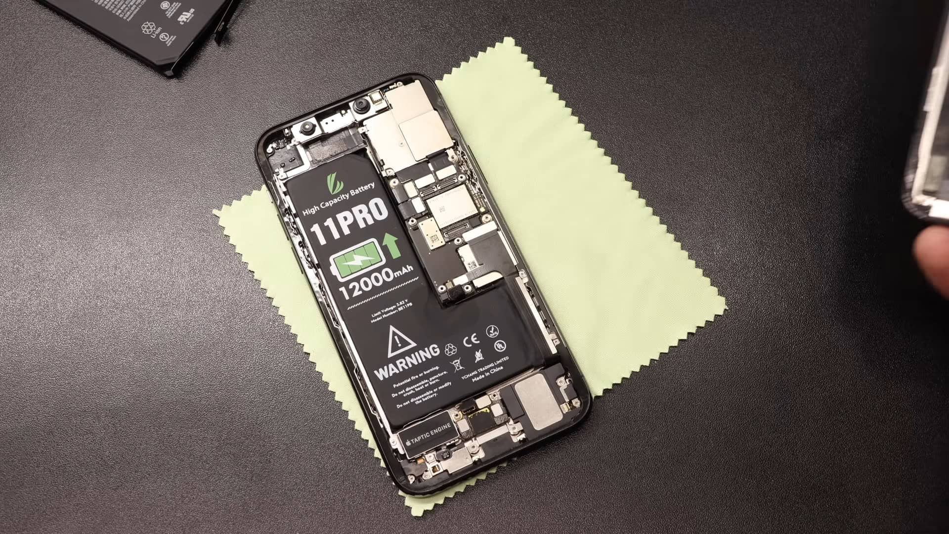 Someone Put a 12,000mAh Battery Inside an iPhone 11 Pro, Exposing Capacity Debate