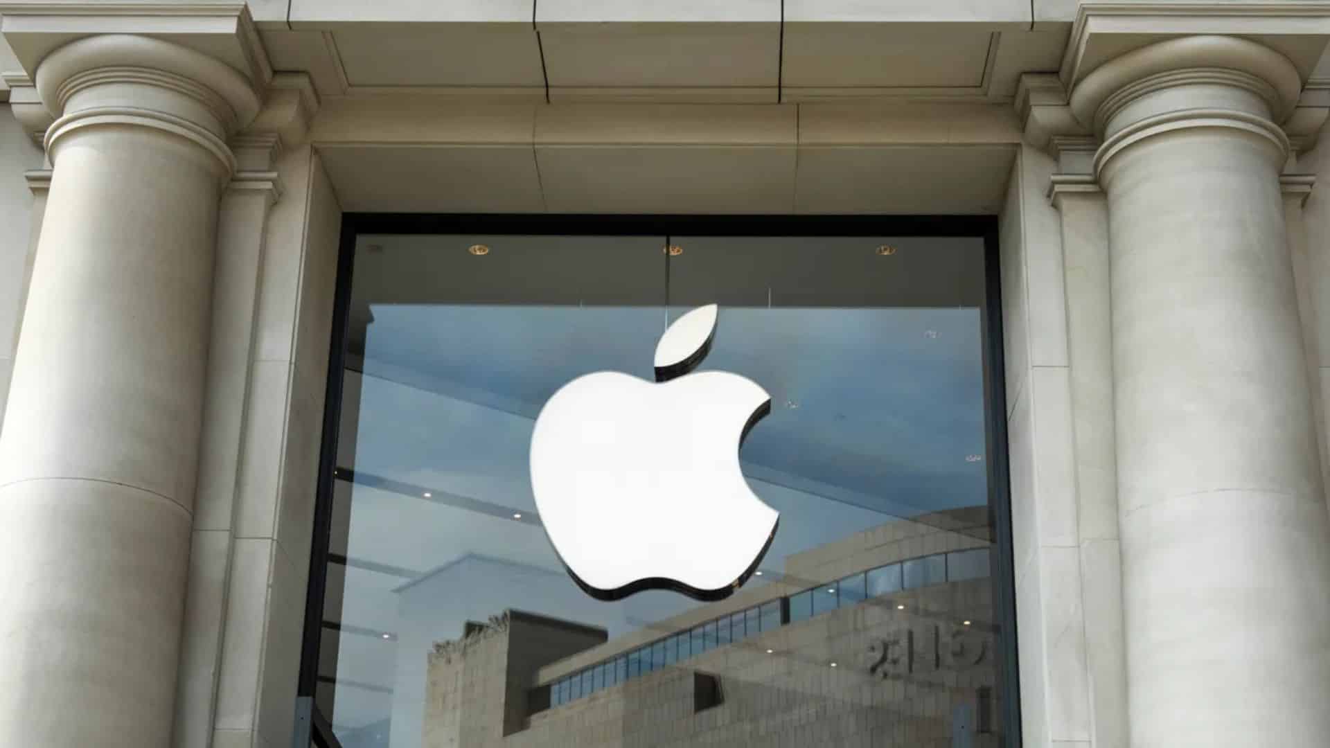 Apple’s Hardware Focus Makes it an ‘Anti-AI’ Safe Haven for Investors