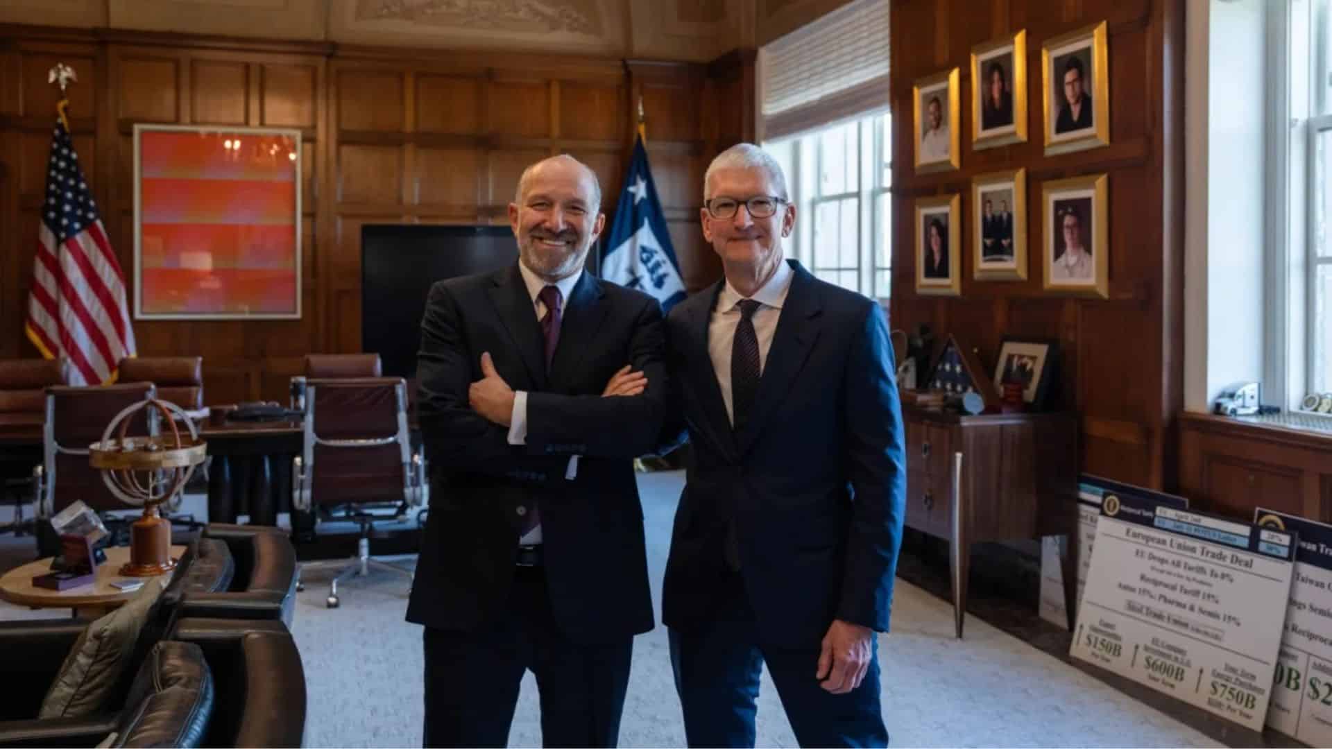 Tim Cook Visits White House Days After Apple Leadership Shift