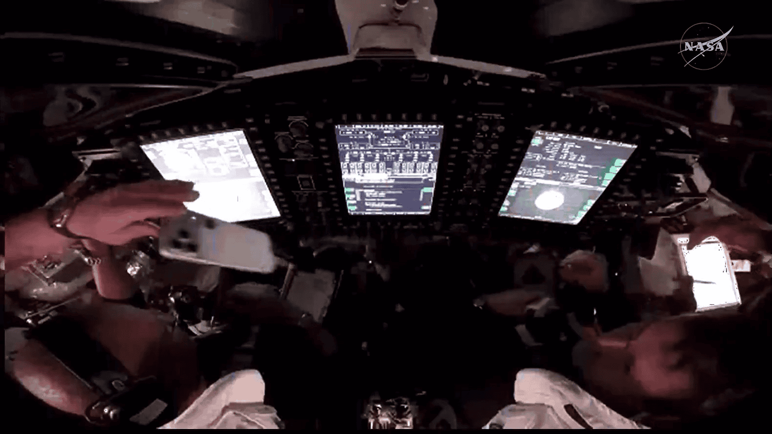 iPhone 17 Pro Seen Floating Inside NASA Artemis Moon Mission in Zero ...