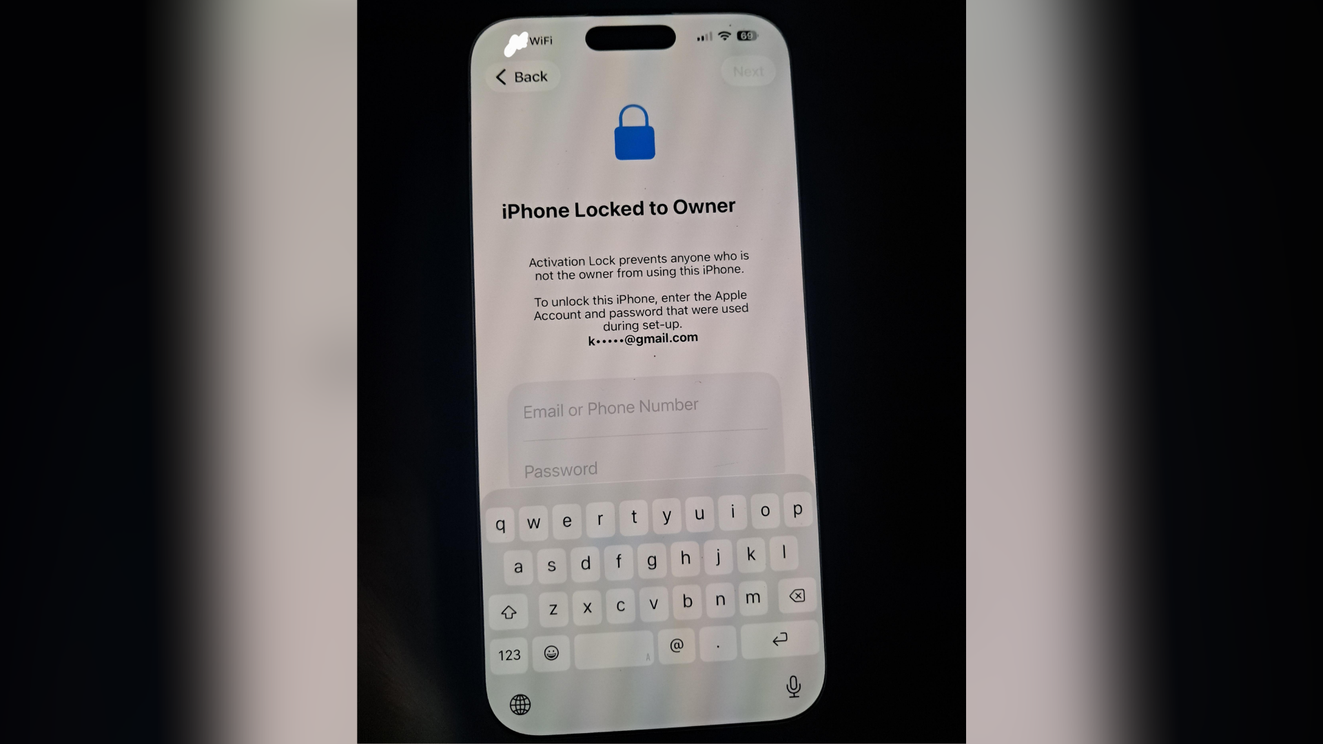 iOS 26.4.2 Users Say Their iPhones Randomly “Deactivated” After Restart