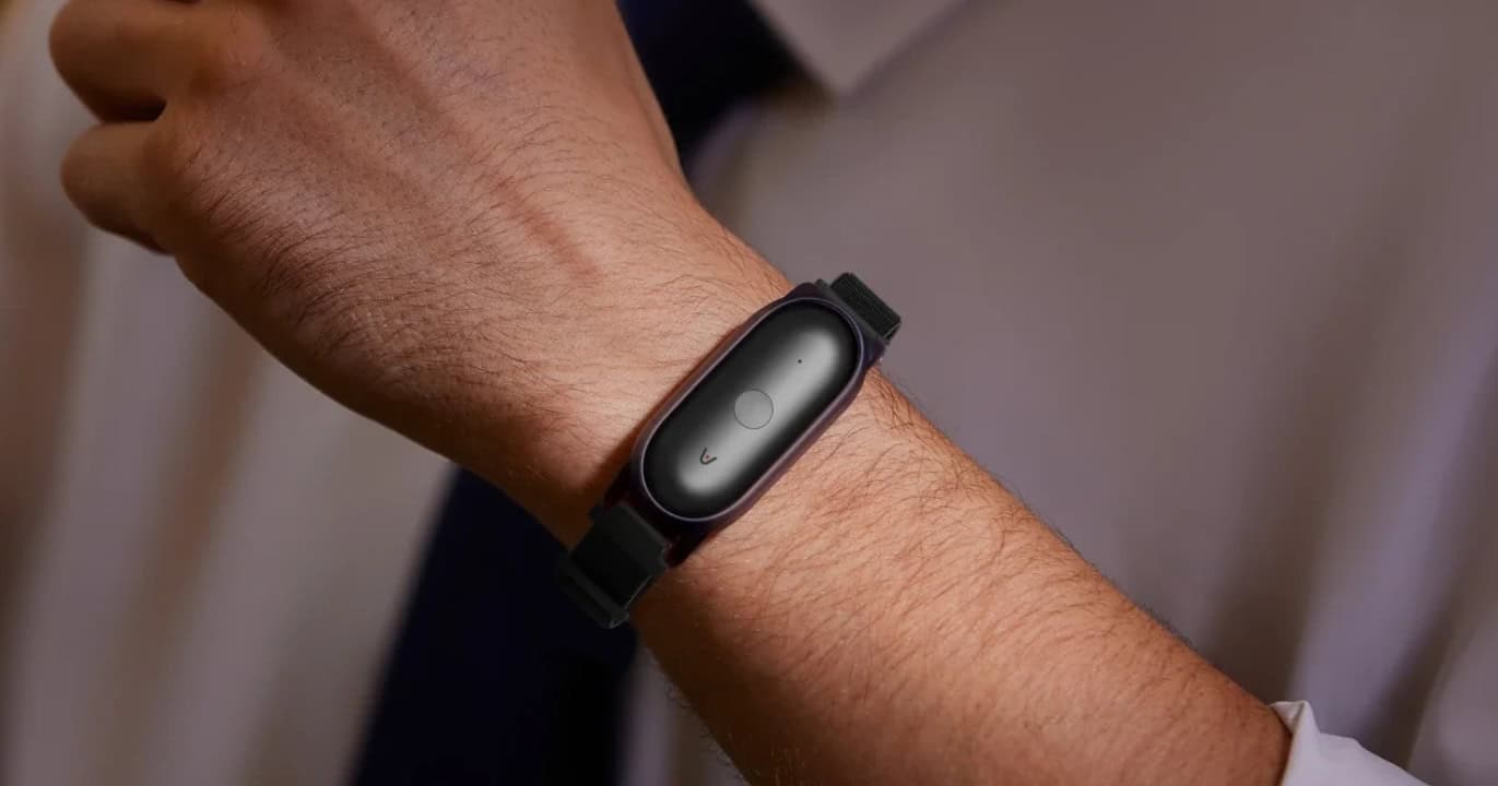 How Wearable AI Recorders Are Becoming Part of the Apple Productivity Stack