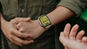 Granola AI Meeting Notes App Launches Handy Apple Watch Version
