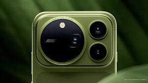 This New Flagship Targets Mobile Filmmakers With Dual 200MP Cameras