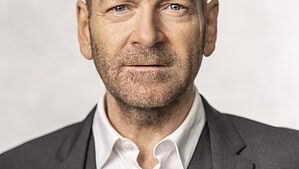 Laird Cast: Peter Sarsgaard Joins Kenneth Branagh in Paramount+’s Scottish Highland Drama