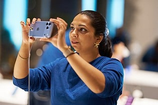 Customer tries iPhone 18 Pro at Apple BKC in Mumbai