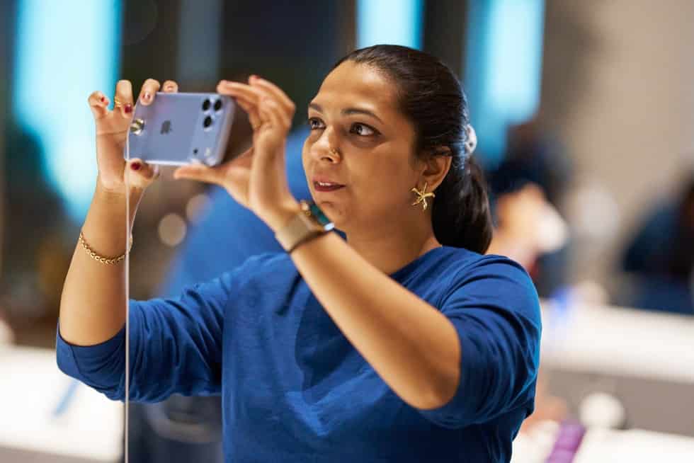 Customer tries iPhone 18 Pro at Apple BKC in Mumbai